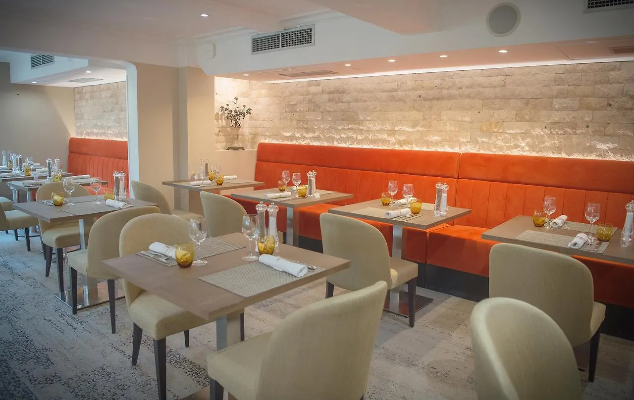 Lou Castelet Hotel Carros 4*,