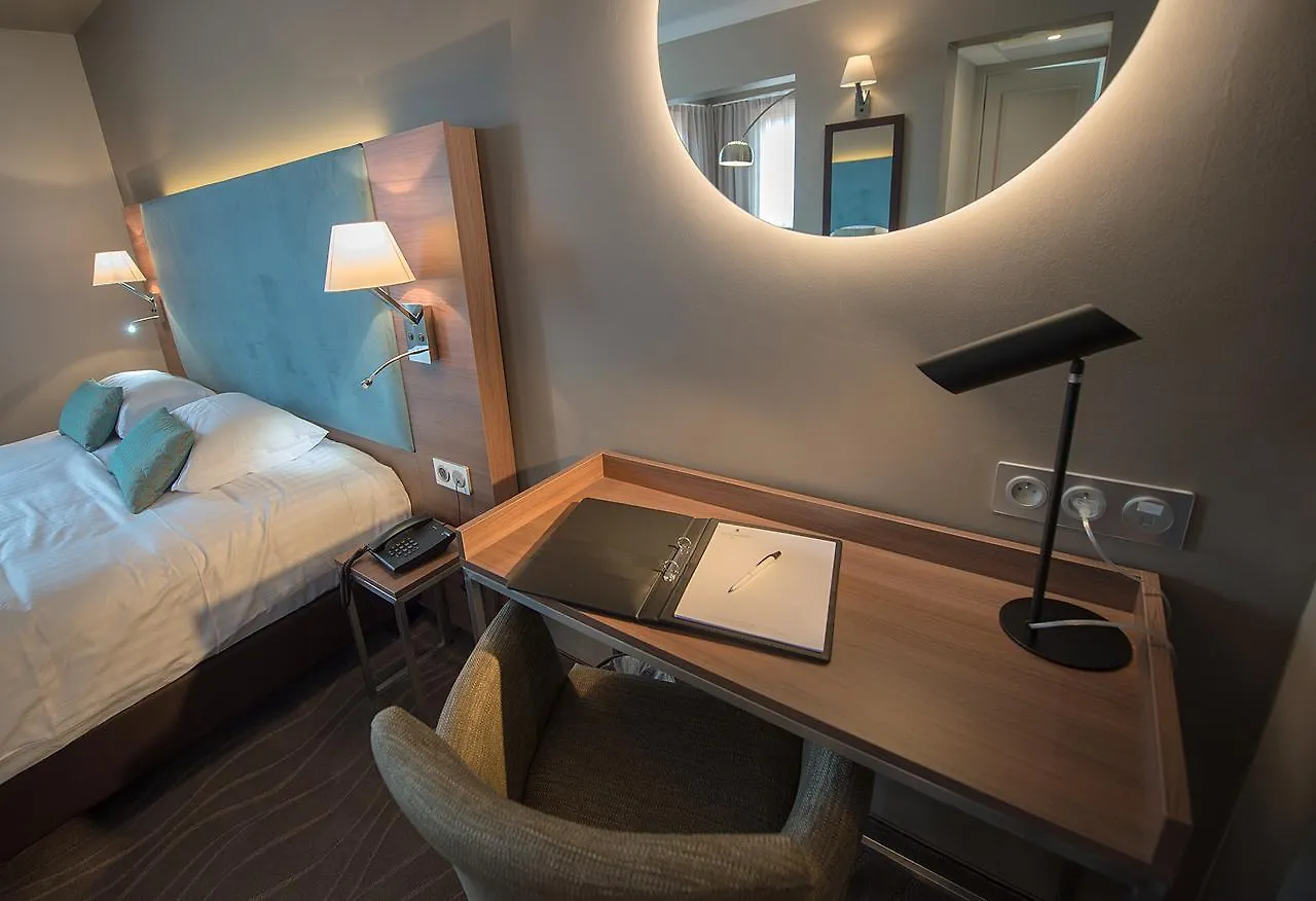Lou Castelet Hotel Carros