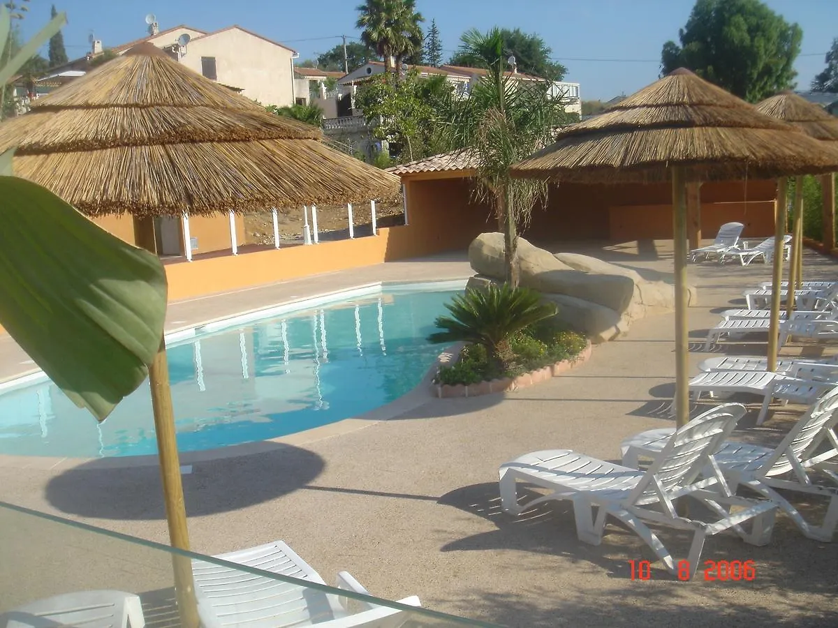 Lou Castelet Hotel Carros