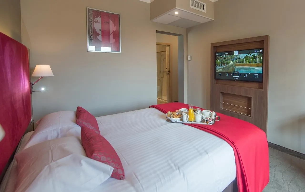 Lou Castelet Hotel Carros