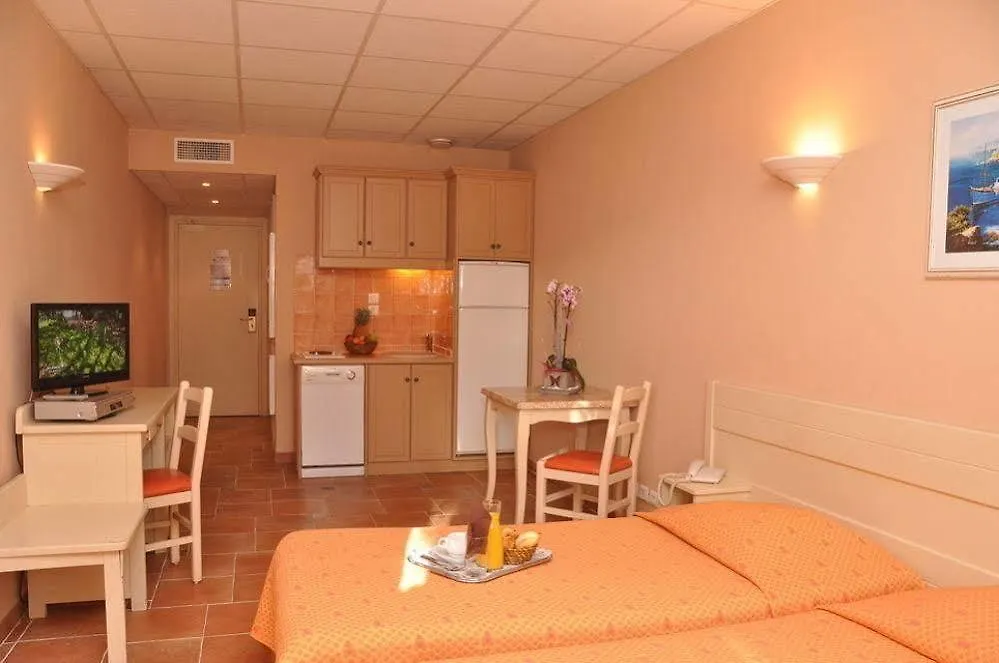 ****  Lou Castelet Hotel Carros France